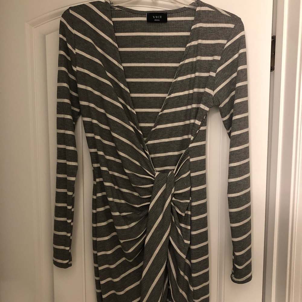 NWOT- VICI Long Sleeved Gray Wrapped Mini Dress
